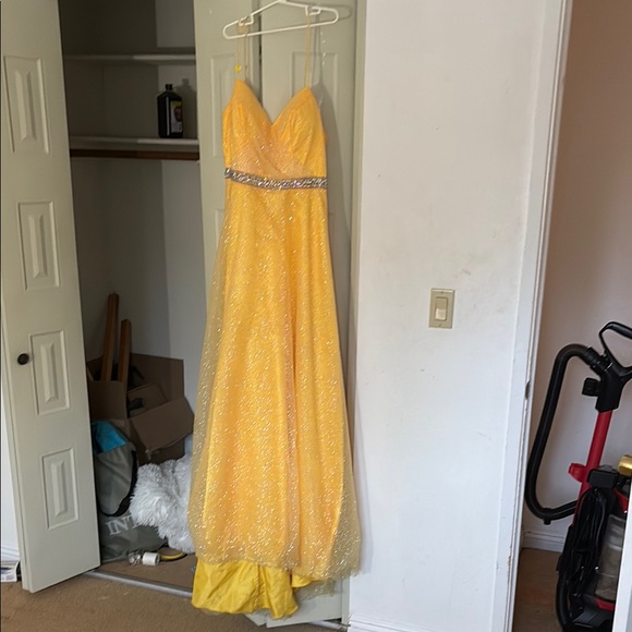 Dresses & Skirts - Yellow Sparkly Gown